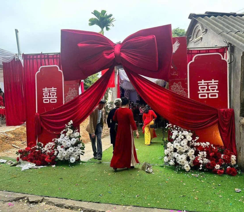 CỔNG CƯỚI TONE ĐỎ