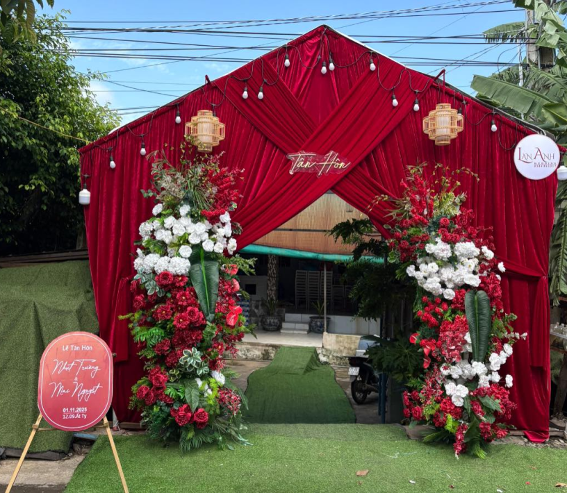 MẪU CỔNG CƯỚI MỚI TONE ĐỎ 