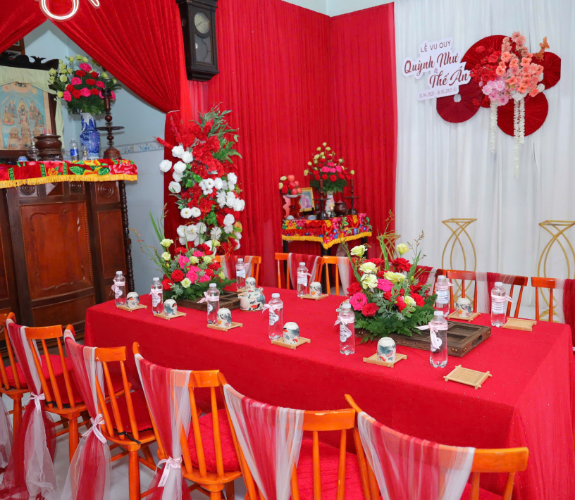 TRANG TRÍ GIA TIÊN TONE ĐỎ TRUYỀN THỐNG