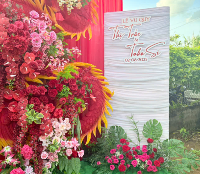 Cổng Rồng Phụng Đỏ