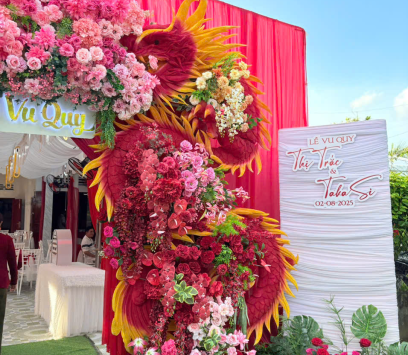 Cổng Rồng Phụng Đỏ
