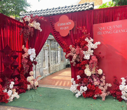 CỔNG HOA LỄ ĐÍNH HÔN TONE ĐỎ