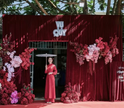 Cổng hoa Tone Đỏ Nhung