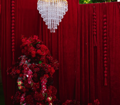CỔNG CƯỚI NHUNG ĐỎ